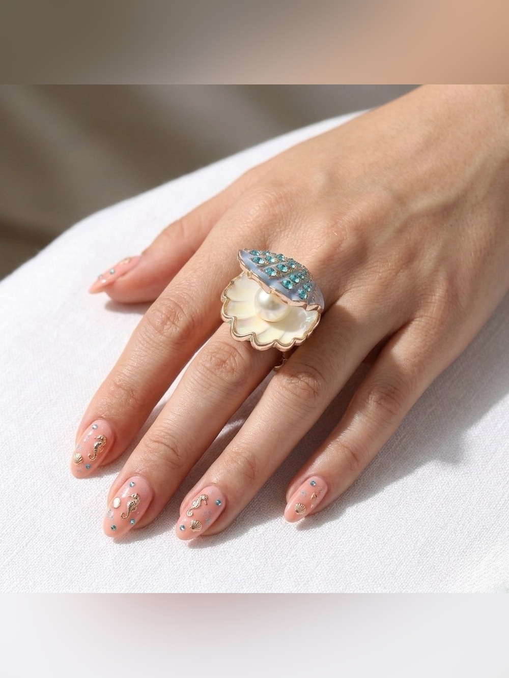 Betsey Johnson Sirens Cove Clam Shell Stretch Ring - Picture 2 of 9